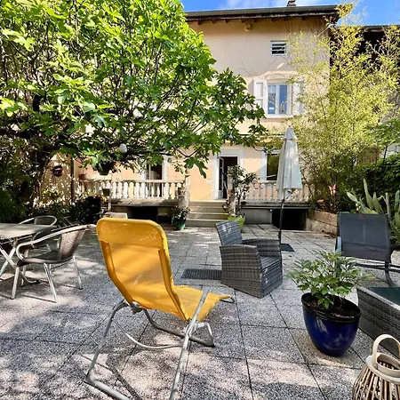 La Casa, Acces Terrasse De L'etablissement *
